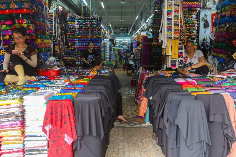 Hình 6: Chợ vải Lê Minh Xuân - chuyên bán lẻ, bán sỉ các loại vải may mặc