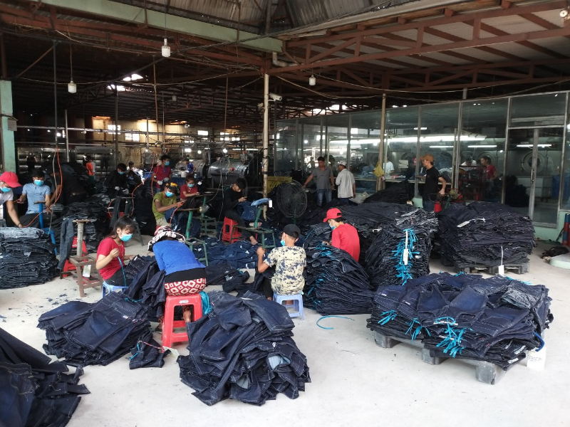Hình ảnh hoạt động sản xuất trong các xưởng wash quần áo hiện nay tại tphcm