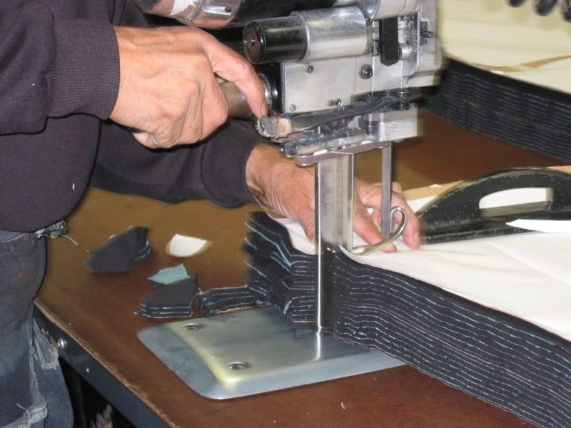 máy cắt giúp việc cắt vải nhanh hơn