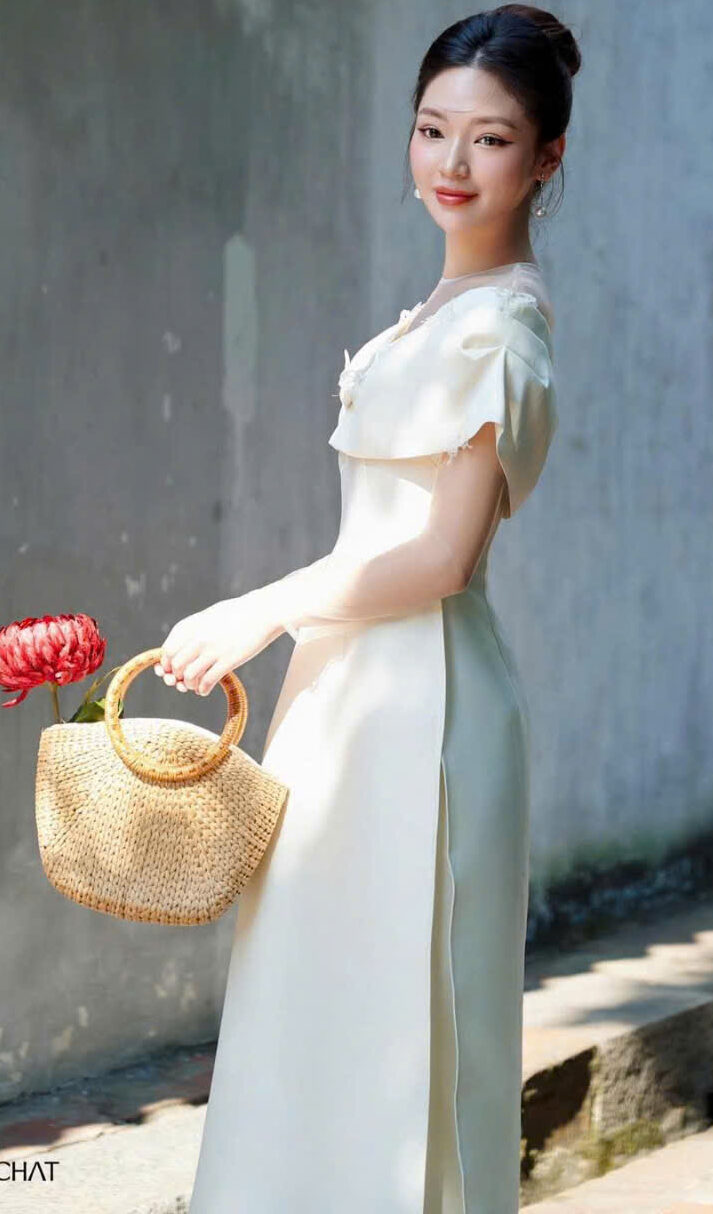 Chọn váy dự tiệc cưới cho nàng dáng đồng hồ cát khá dễ vì đây là vóc dáng lý tưởng, phù hợp nhiều thiết kế