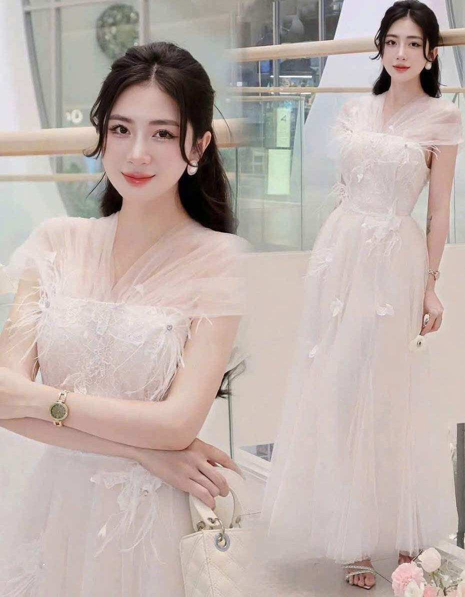 Khi phối đồ đi đám cưới cho nữ gầy, cần sử dụng thêm phụ kiện như túi xách cùng màu, hoa cài áo,... để tăng thêm sự duyên dáng cho trang phcuj